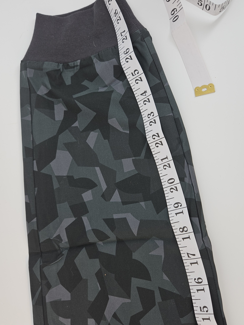 FIGS Womens M FREEx Geo Camo Jogger Scrub Pants NWT Medical Nurse Attractive